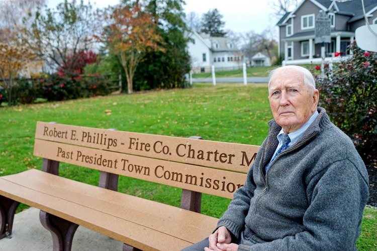 Bob Phillips, Charlestown